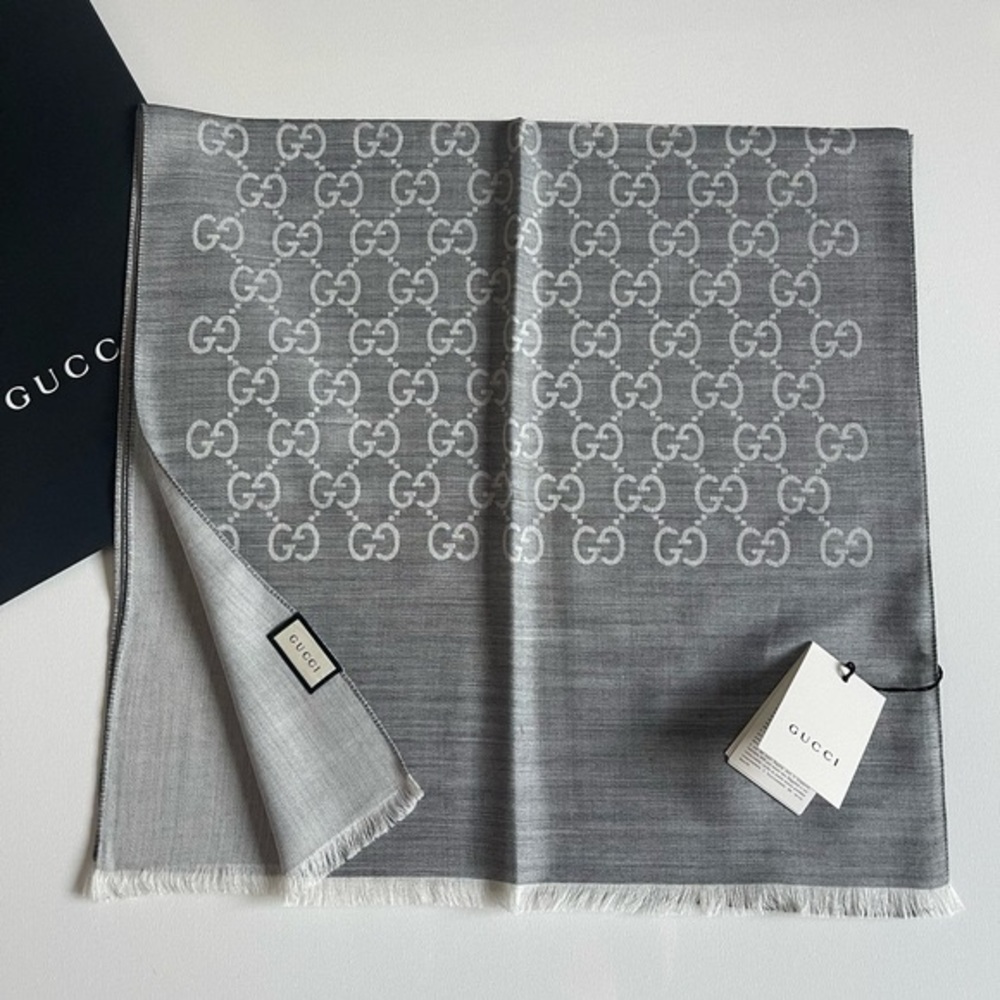 ๐ฅ๐ฅ๐ฅ Authentic New Gucci GG Jacquard Gray Wool/Silk Blend Shawl/ Scarf Unisex - Picture 2 of 13